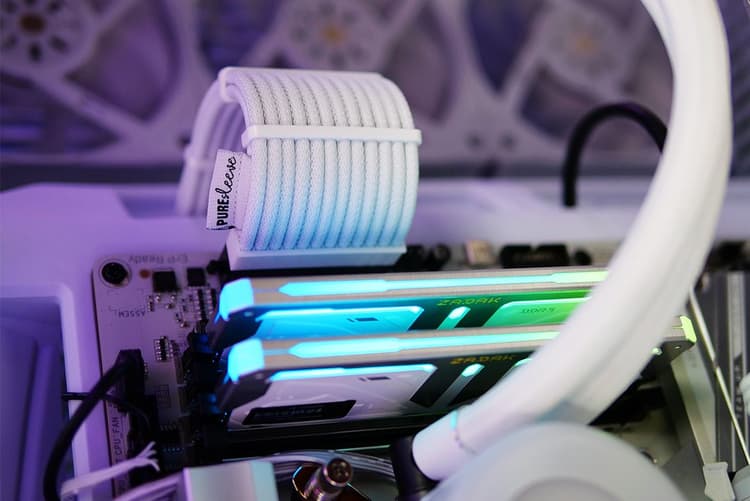 HYTE + battlerigs Y7 Touch