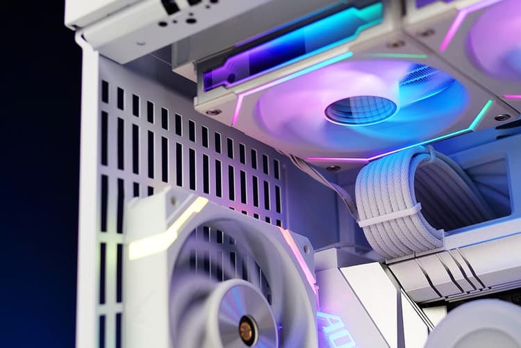 HYTE + battlerigs Y7 Touch