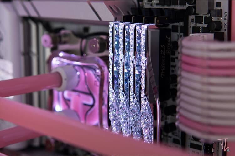 HYTE x techlinmod Y70